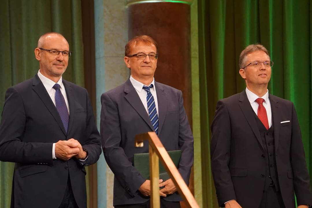 Állami kitüntetés adományozása